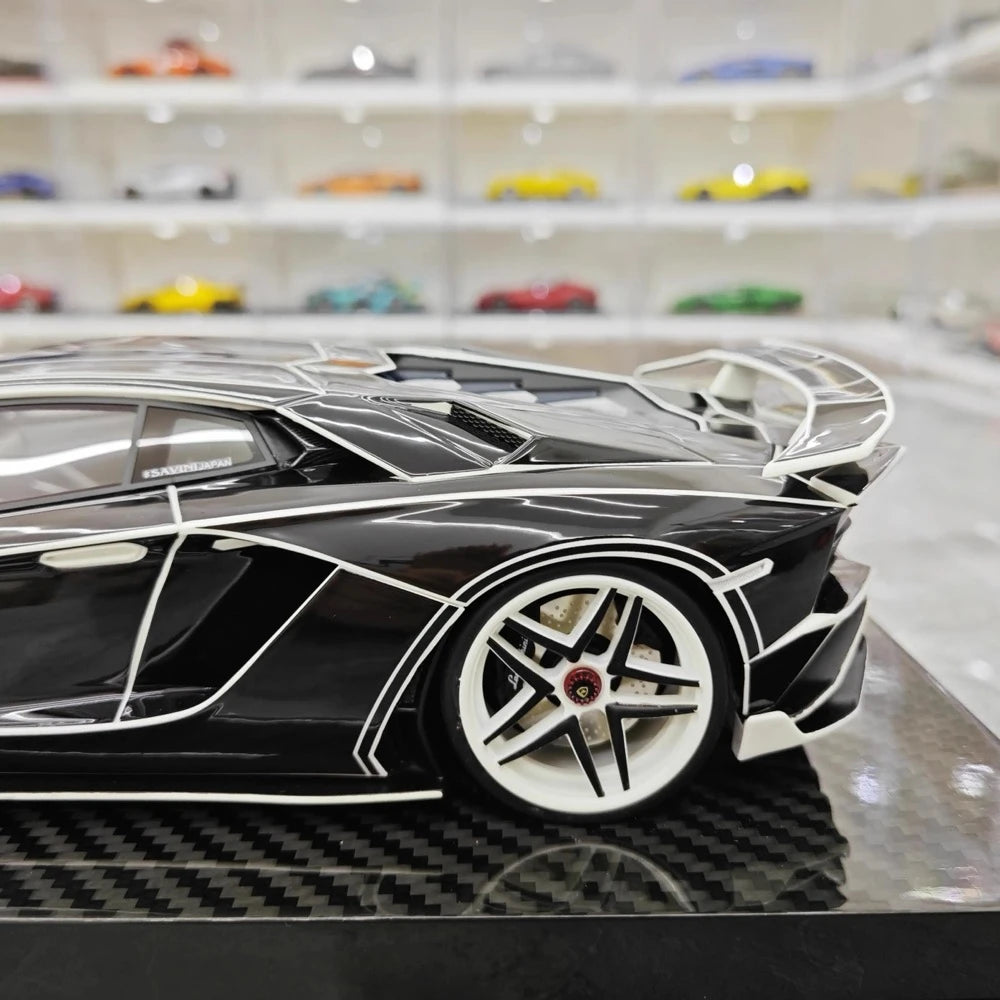 [Ultra Unique] 1:18 Lamborghini 2015 Aventador LP750-4 SV Black Model Car Resin
