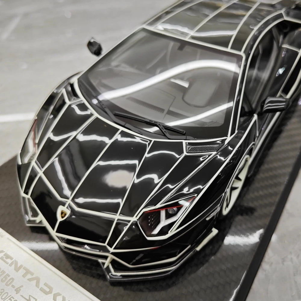 [Ultra Unique] 1:18 Lamborghini 2015 Aventador LP750-4 SV Black Model Car Resin