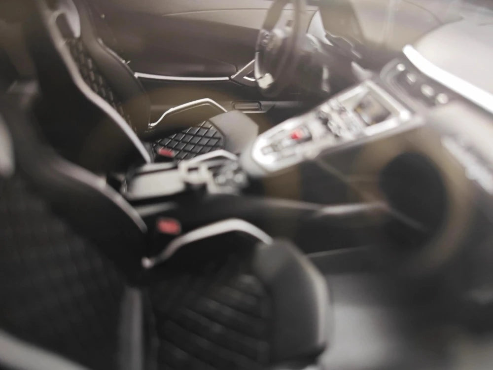 [Ultra Unique] 1:18 Lamborghini 2015 Aventador LP750-4 SV musta pienoismalli Hartsi
