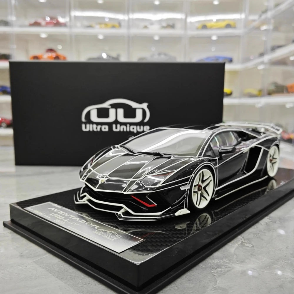 [Ultra Unique] 1:18 Lamborghini 2015 Aventador LP750-4 SV musta pienoismalli Hartsi