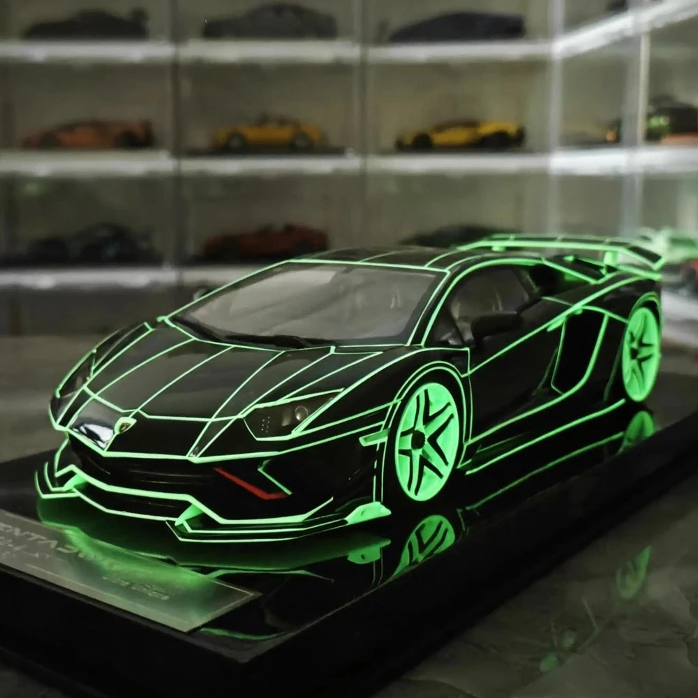[Ultra Unique] 1:18 Lamborghini 2015 Aventador LP750-4 SV Black Model Car Resin