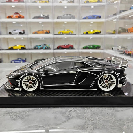 [Ultra Unique] 1:18 Lamborghini 2015 Aventador LP750-4 SV Black Model Car Resin