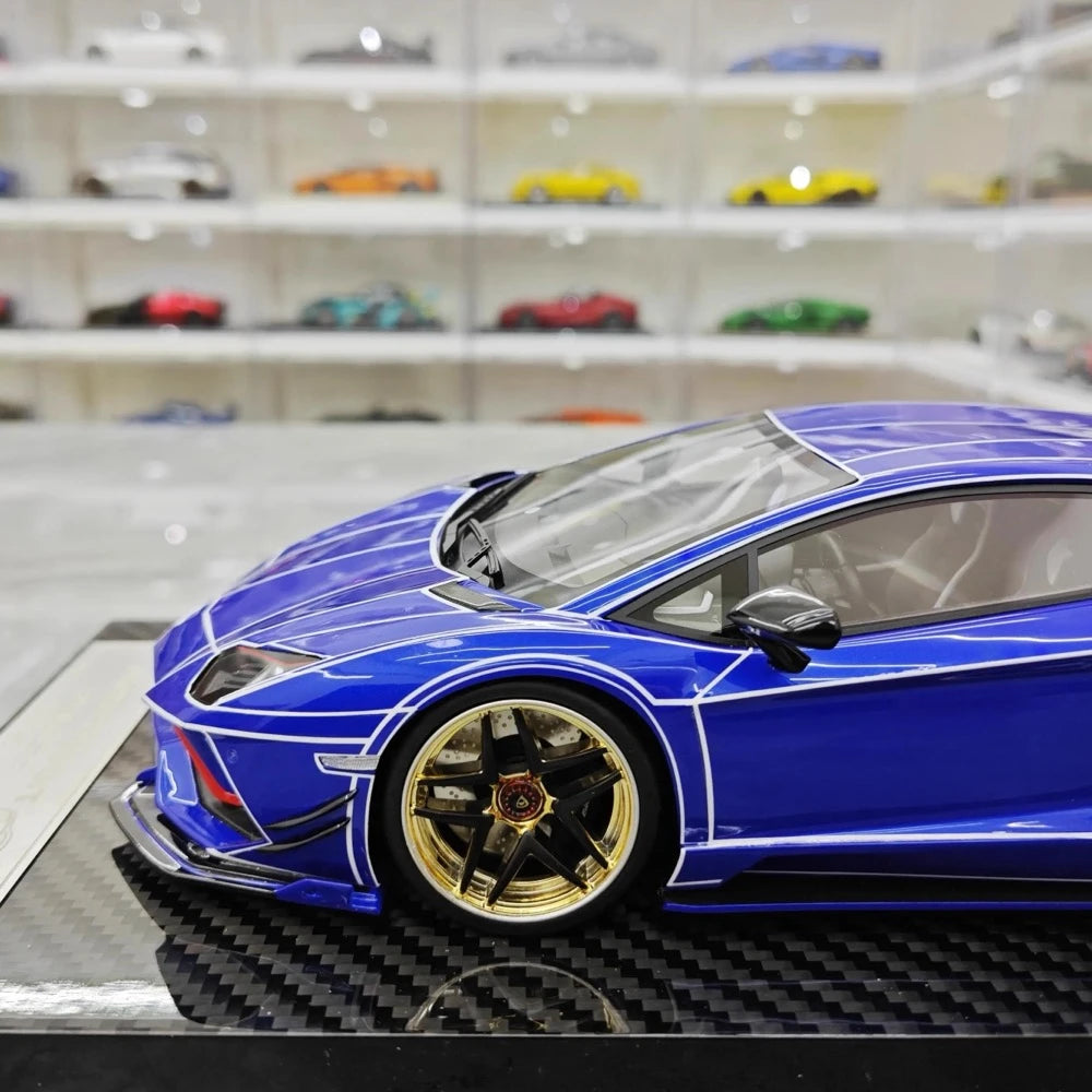 [Ultra Unique] 1:18 Lamborghini 2015 Aventador LP750-4 SV Blue Model Car Resin