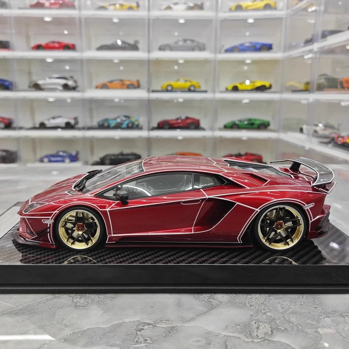 Ultra Unique Lamborghini 2015 Aventador LP750-4 SV rood 1:18 – Collectible resin Model resin