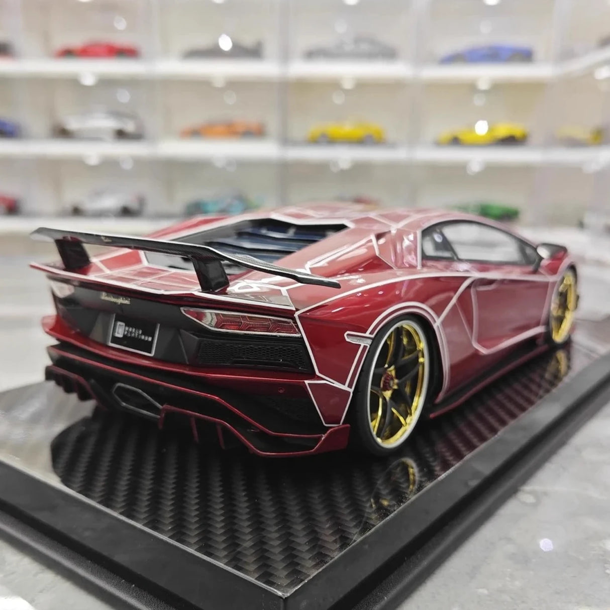 Ultra Unique Lamborghini 2015 Aventador LP750-4 SV rood 1:18 – Collectible resin Model resin