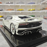 [Ultra Unique] 1:18 Lamborghini 2015 Aventador LP750-4 SV White Model Car Resin