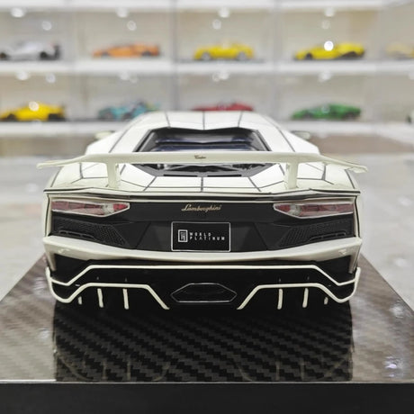 [Ultra Unique] 1:18 Lamborghini 2015 Aventador LP750-4 SV White Model Car Resin