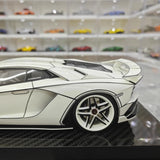 [Ultra Unique] 1:18 Lamborghini 2015 Aventador LP750-4 SV White Model Car Resin