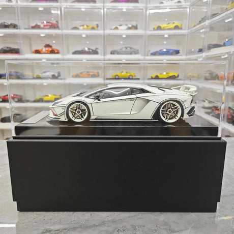 [Ultra Unique] 1:18 Lamborghini 2015 Aventador LP750-4 SV White Model Car Resin