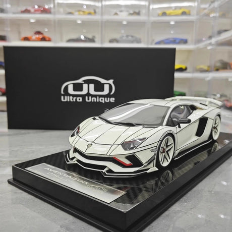 [Ultra Unique] 1:18 Lamborghini 2015 Aventador LP750-4 SV White Model Car Resin