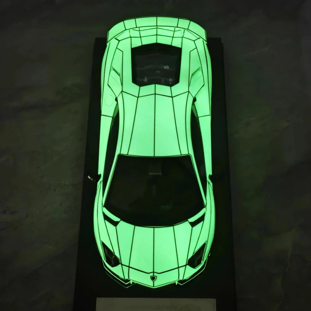 [Ultra Unique] 1:18 Lamborghini 2015 Aventador LP750-4 SV White Model Car Resin