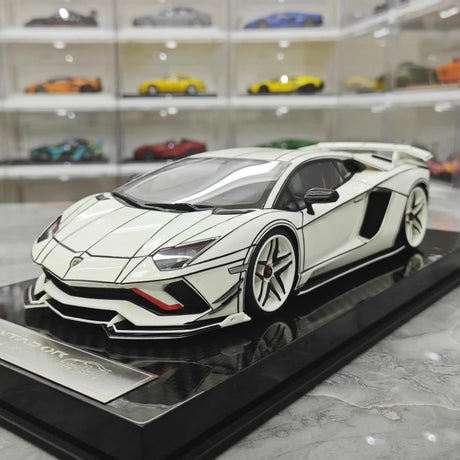 [Ultra Unique] 1:18 Lamborghini 2015 Aventador LP750-4 SV White Model Car Resin
