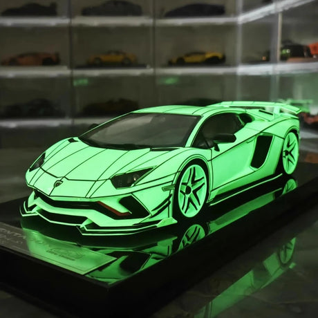 [Ultra Unique] 1:18 Lamborghini 2015 Aventador LP750-4 SV White Model Car Resin