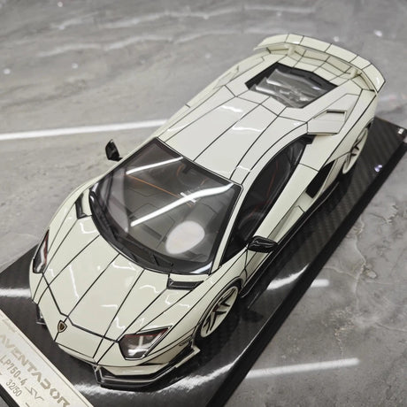 [Ultra Unique] 1:18 Lamborghini 2015 Aventador LP750-4 SV White Model Car Resin