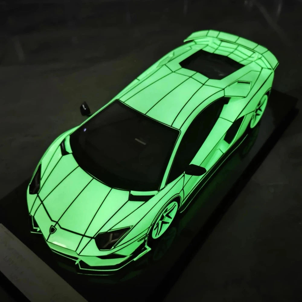 [Ultra Unique] 1:18 Lamborghini 2015 Aventador LP750-4 SV White Model Car Resin