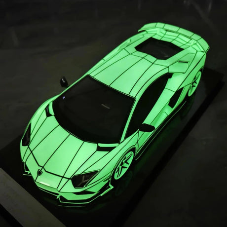 [Ultra Unique] 1:18 Lamborghini 2015 Aventador LP750-4 SV White Model Car Resin