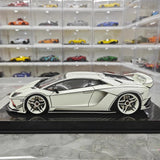 [Ultra Unique] 1:18 Lamborghini 2015 Aventador LP750-4 SV White Model Car Resin