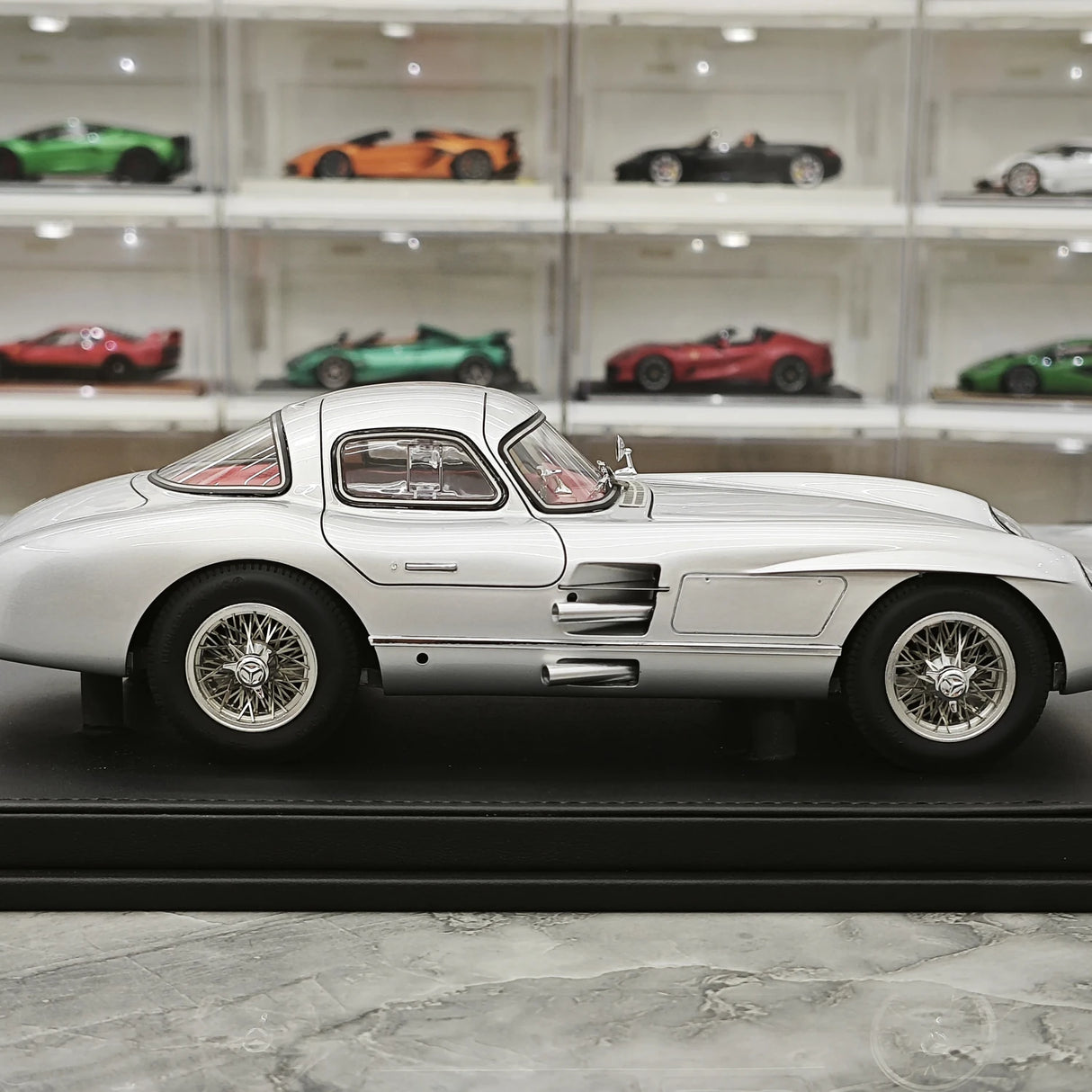 [V8] 1:18 Mercedes-Benz 1955 300 SLR Uhlenhaut coupé modello argento di auto in metallo pressofuso