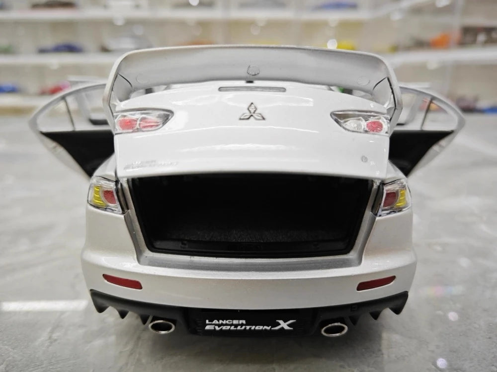 [VIAT] 1:18 Mitsubishi 2008 Lancer Evo X Metallic zilver modelauto Die-Cast