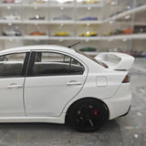 [VIAT] 1:18 Mitsubishi 2008 Lancer Evo X metallizzato bianco modellino di auto Die-Cast