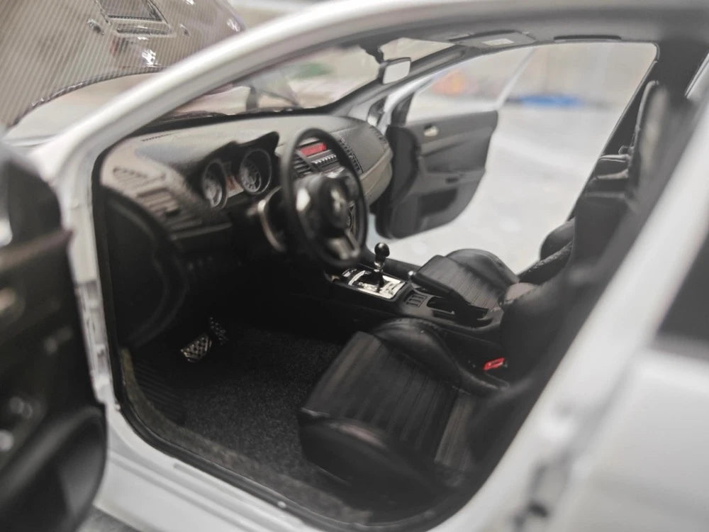 [VIAT] 1:18 Mitsubishi 2008 Lancer Evo X metallizzato bianco modellino di auto Die-Cast