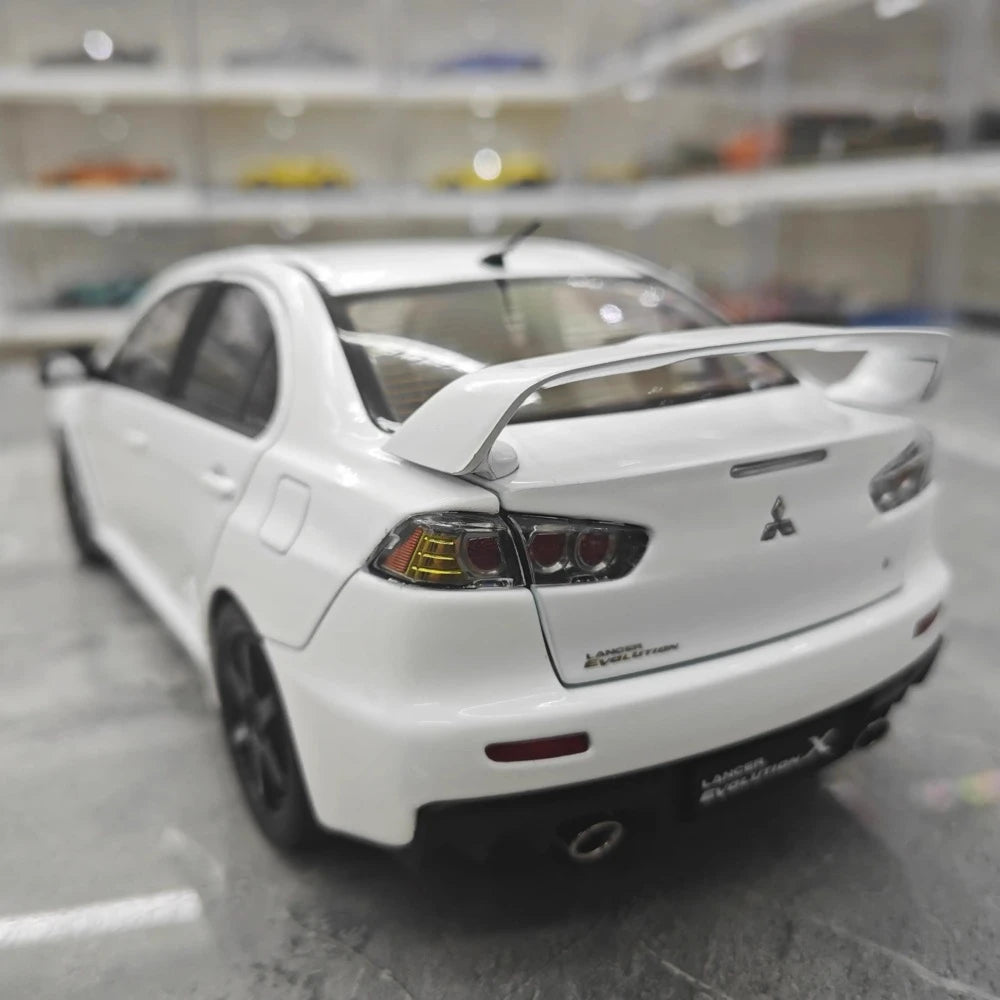 [VIAT] 1:18 Mitsubishi 2008 Lancer Evo X Metallic White Model Car Die-Cast