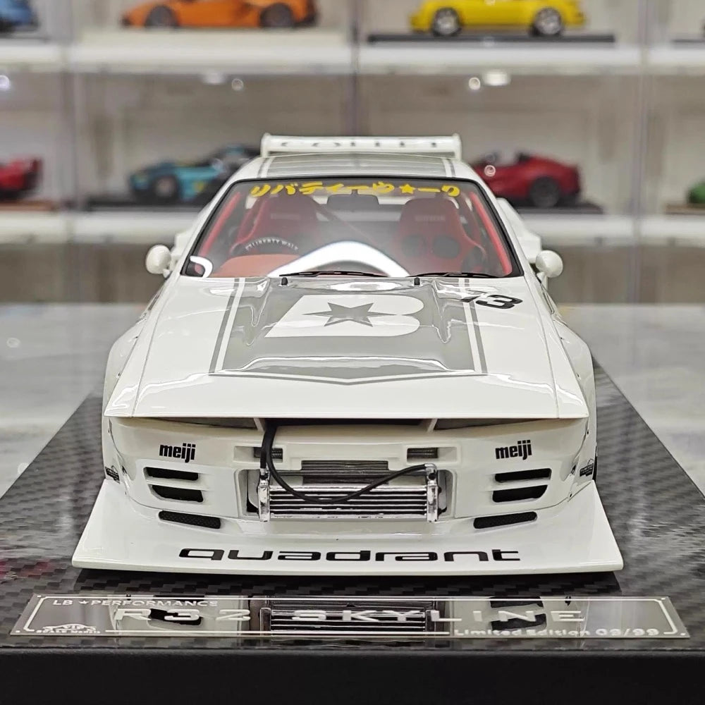 [VIP] 1:18 Nissan 1990 Skyline R32 LB-Works Kaido Racer #13 voiture miniature Resin / Closed Body