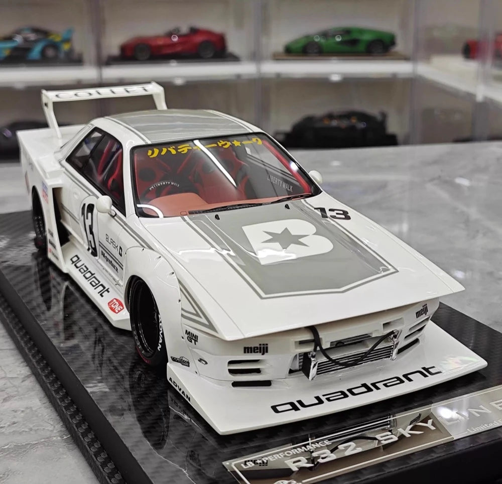 [VIP] 1:18 Nissan 1990 Skyline R32 LB-Works Kaido Racer #13 voiture miniature Resin / Closed Body