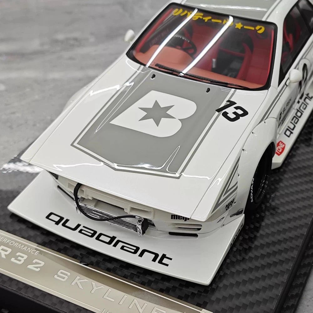 [VIP] 1:18 Nissan 1990 Skyline R32 LB-Works Kaido Racer #13 voiture miniature Resin / Closed Body