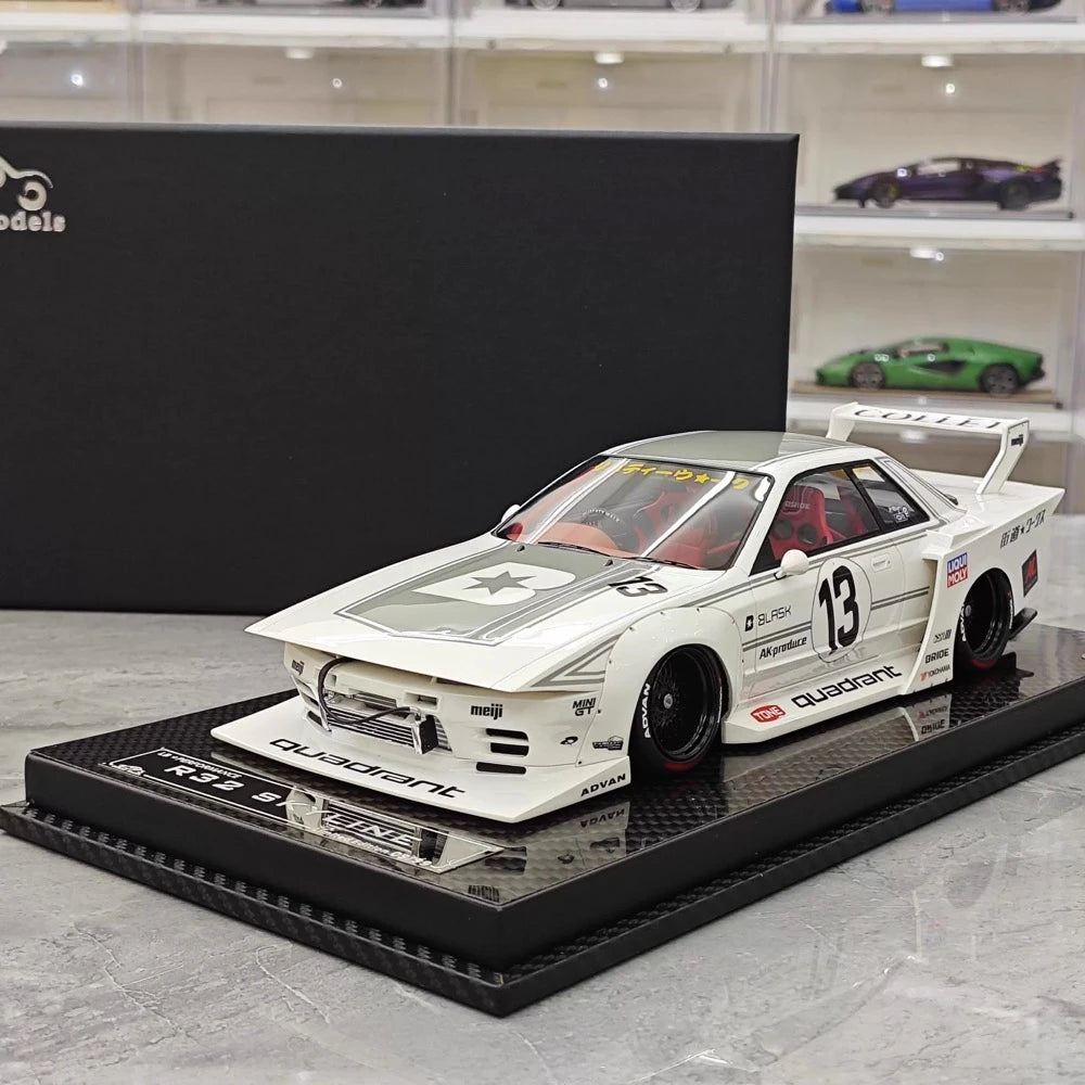 [VIP] 1:18 Nissan 1990 Skyline R32 LB-Works Kaido Racer #13 voiture miniature Resin / Closed Body