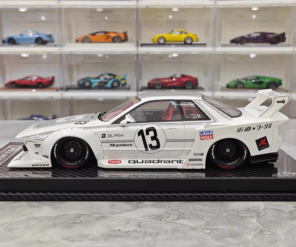 [VIP] 1:18 Nissan 1990 Skyline R32 LB-Works Kaido Racer #13 voiture miniature Resin / Closed Body