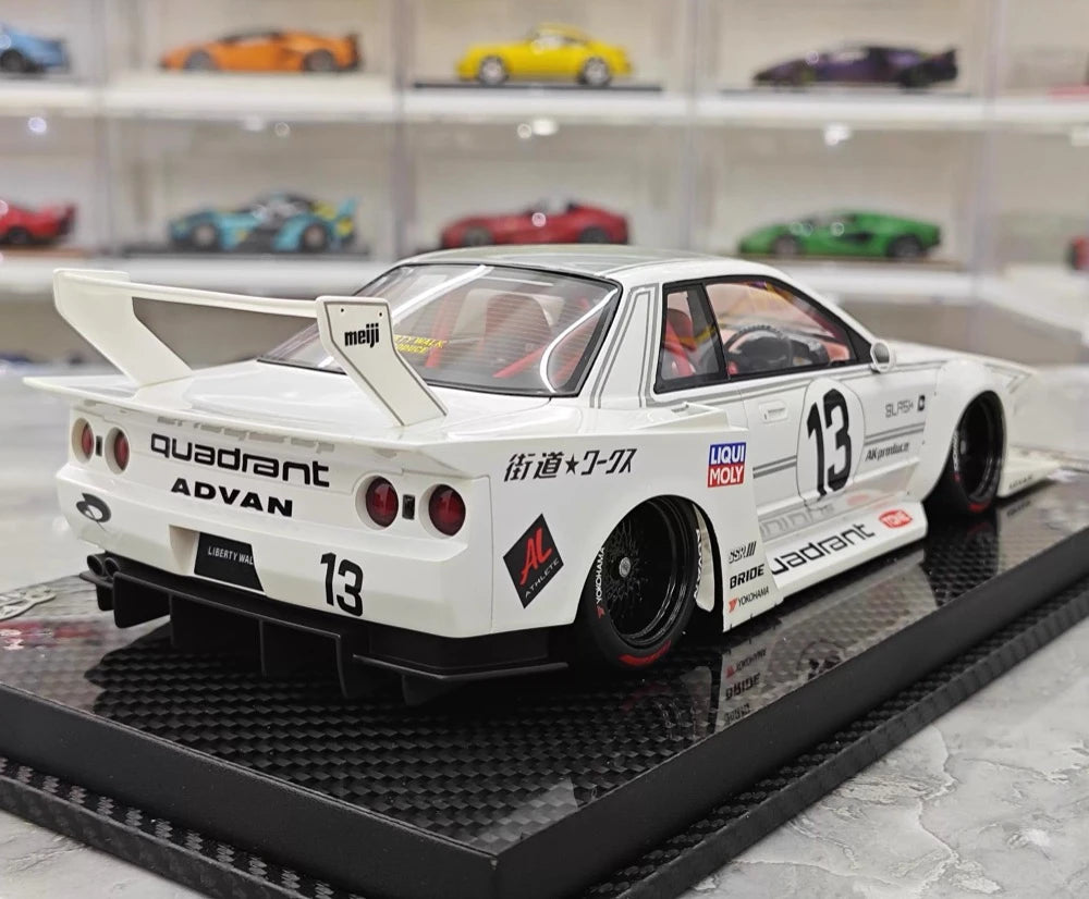[VIP] 1:18 Nissan 1990 Skyline R32 LB-Works Kaido Racer #13 voiture miniature Resin / Closed Body