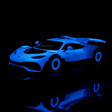 VIP Mercedes-AMG 2022 ONE Glow Edition White 1:18 – Resina da collezione per modelli in resina