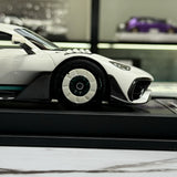 VIP Mercedes-AMG 2022 ONE Glow Edition White 1:18 – راتنج نموذجي قابل للجمع