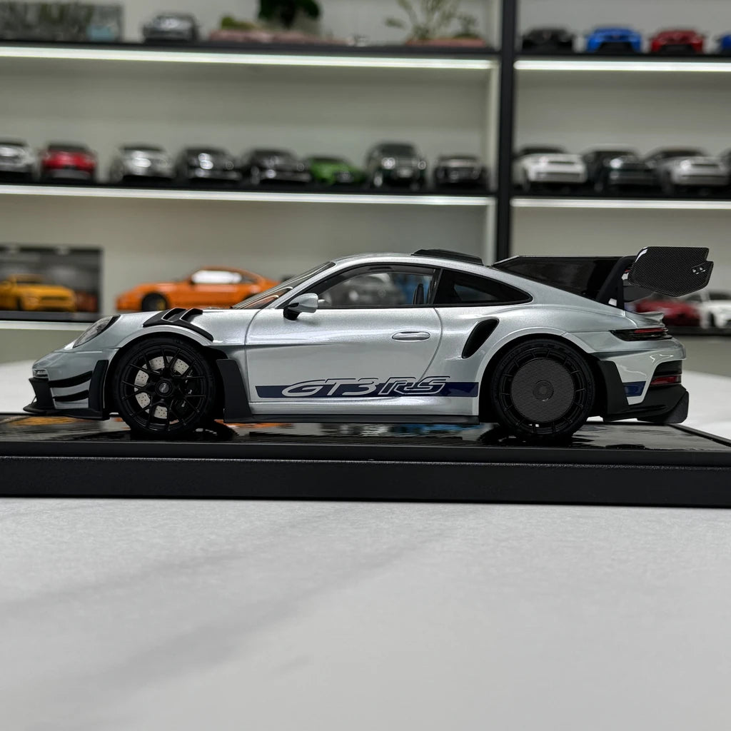 VIP Porsche 2023 911 992 GT3 RS Silver 1:18 – Resina modello in resina collezionabile