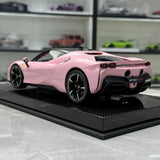 Fahrzeugkunst Ferrari 2019 SF90 Stradale Pink 1:18 – Sammelobjekt-Resin-Modellharz