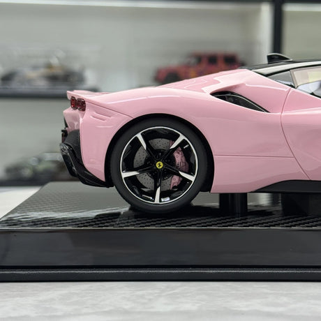 Arte del veicolo Ferrari 2019 SF90 Stradale Pink 1:18 – Resina da collezione per modelli in resina