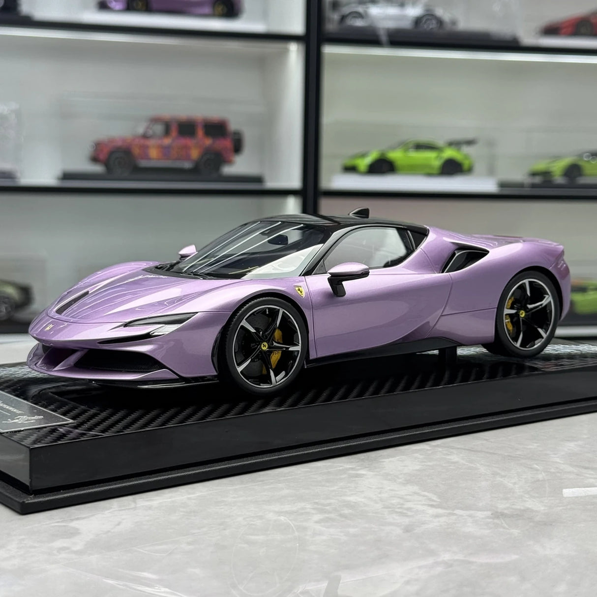 Art de véhicule Ferrari 2019 SF90 Stradale Purple 1:18 – Résine de modèle en résine à collectionner
