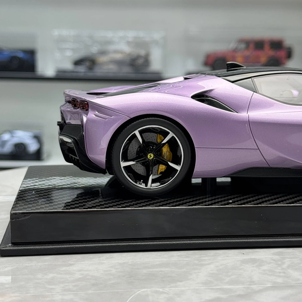 Art de véhicule Ferrari 2019 SF90 Stradale Purple 1:18 – Résine de modèle en résine à collectionner
