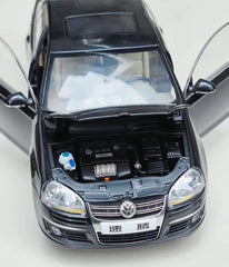 1:18 Volkswagen 2005 Jetta Die Cast Model Car