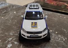 1:18 Volkswagen 2010 Touareg Snowareg Sweden Die Cast Model Car