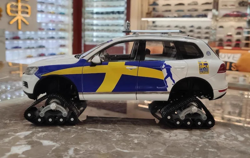 1:18 Volkswagen 2010 Touareg Snowareg Sweden Die Cast Model Car