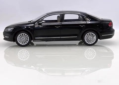 1:18 Volkswagen 2011 Passat Die Cast Model Car