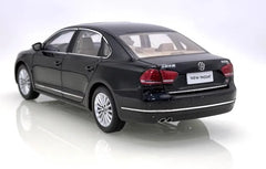 1:18 Volkswagen 2011 Passat Die Cast Model Car