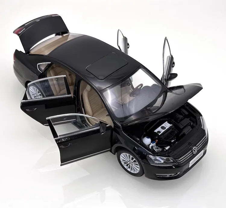 1:18 Volkswagen 2011 Passat Die Cast Model Car