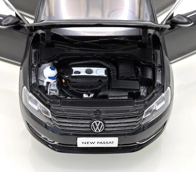 1:18 Volkswagen 2011 Passat Die Cast Model Car