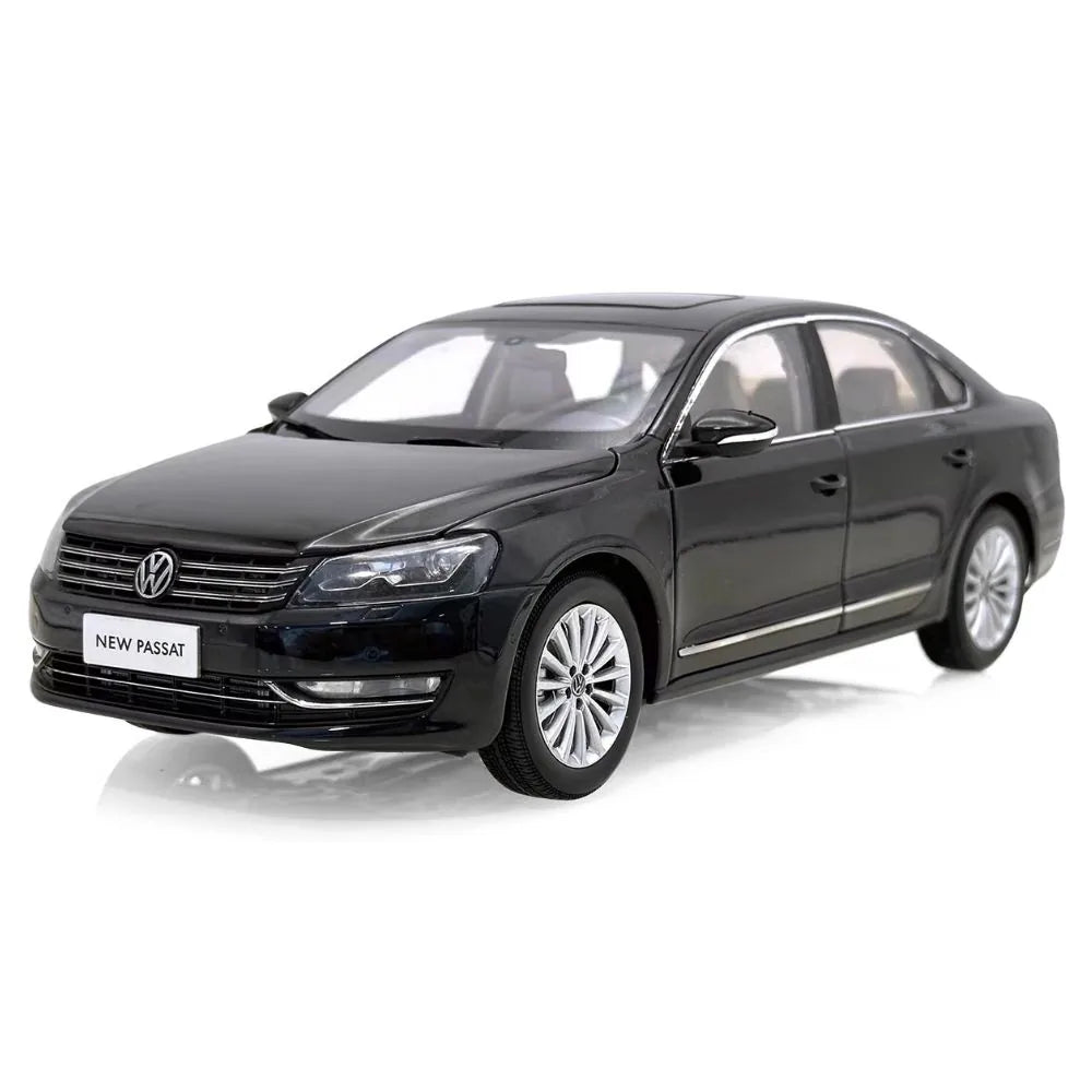 1:18 Volkswagen 2011 Passat Die Cast Model Car