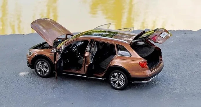 1:18 Volkswagen 2016 C-Trek Die Cast Model Car