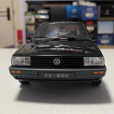 [Welly] 1:18 Volkswagen 1987 Santana B2 Black Model Car Die-Cast