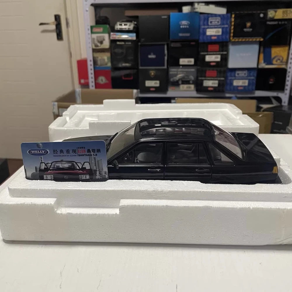 [Welly] 1:18 Volkswagen 1987 Santana B2 Black Model Car Die-Cast